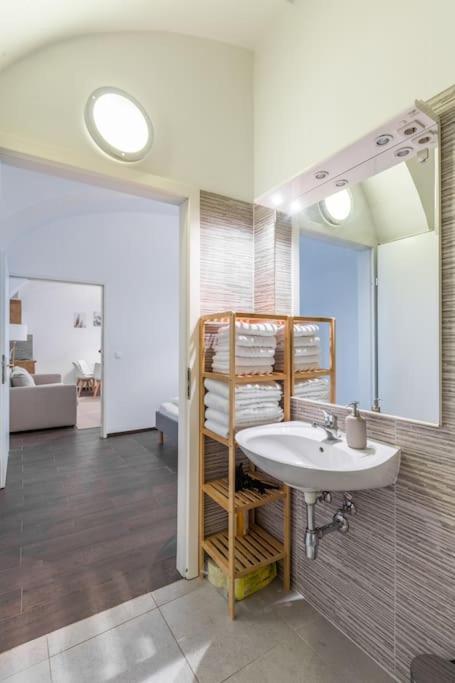 Free Parking I 500 Mbit Wifi I Kingsize Bed Apartment Wien Ngoại thất bức ảnh